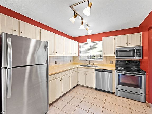 5th image of 5554 Landover Ct #282