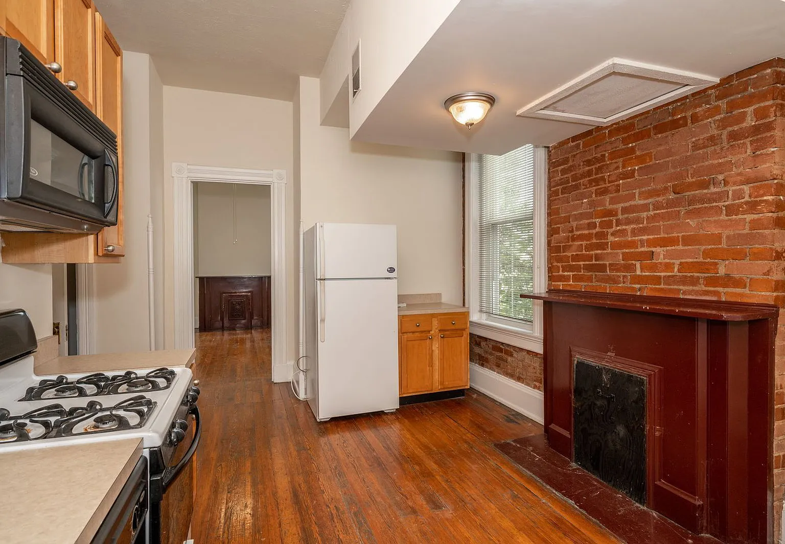 1 bed, 1.0 bath, 650 sqft, $1,305 — Photo 4