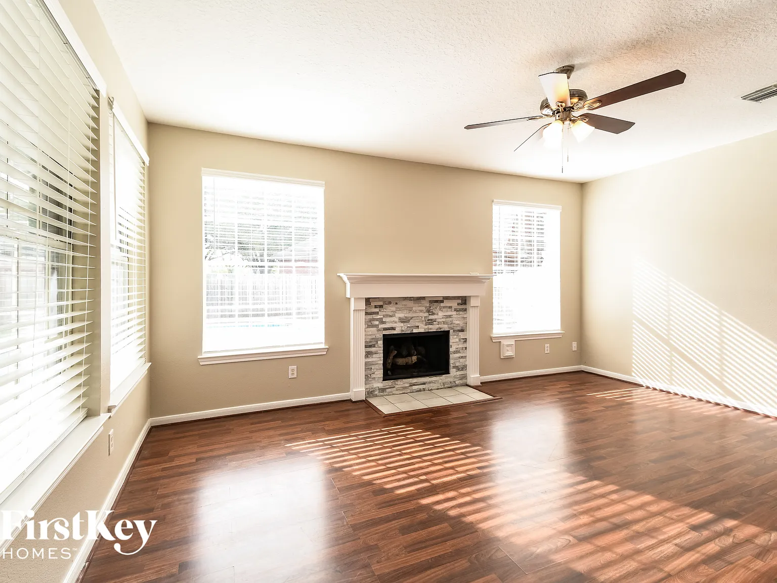 4 bed, 2.5 bath, 2338 sqft, $2,990 — Photo 3
