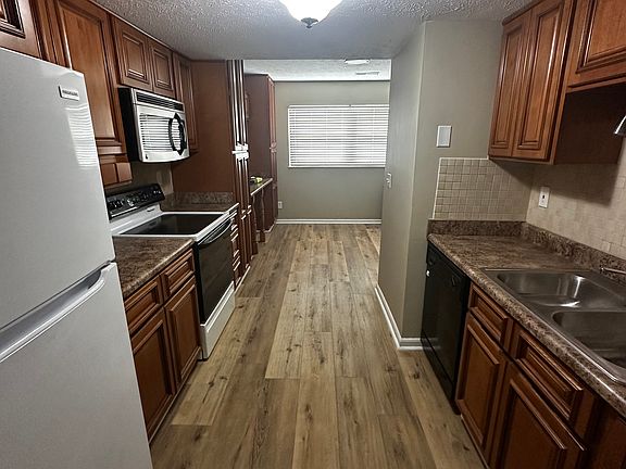 4th image of 202 Fairway Dr