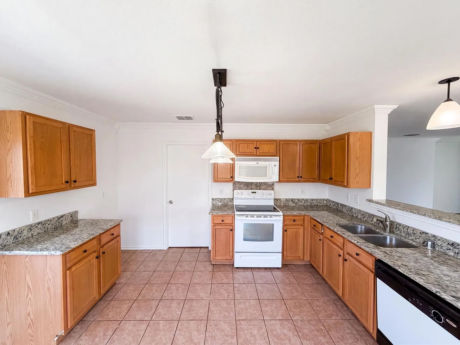 3 bed, 1507 sqft, $1,995 — Photo 3