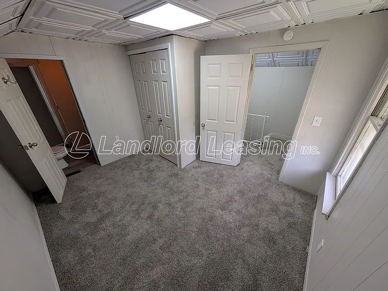 566 Jackson St — Photo 15