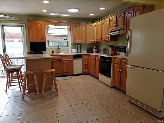 4th image of 229 Crestwood Dr