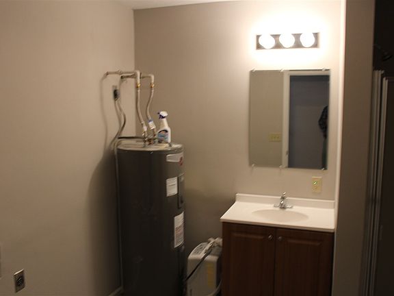 4th image of 403 Skaggs Ct