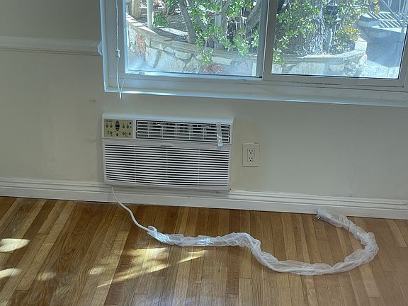 5th image of 3355 Manning Ave #1