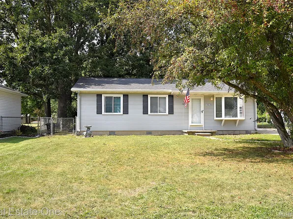 26628 Emma Ave, Flat Rock, MI 48134