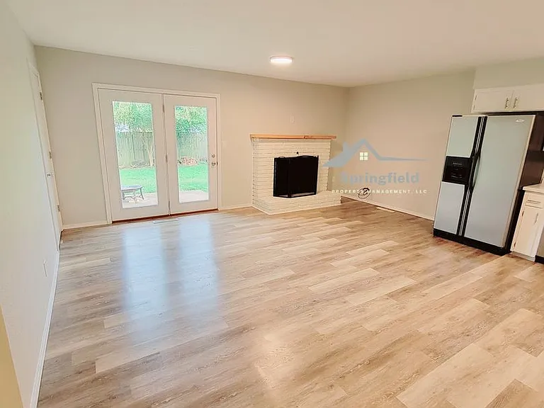 1252 E Cambridge St — Photo 1