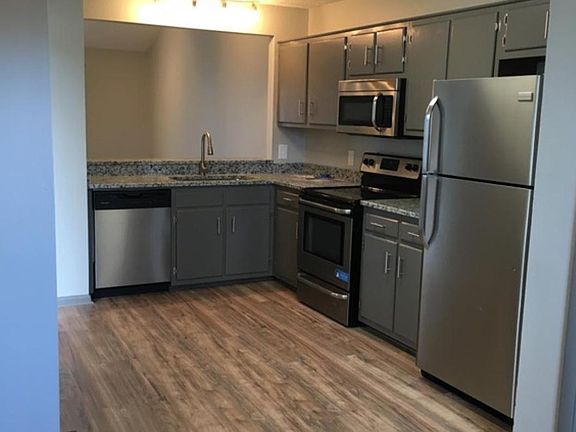 3rd image of 713 Castle Dr Unit A