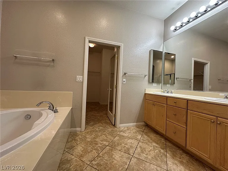 7185 Windy Peak Ct — Photo 33