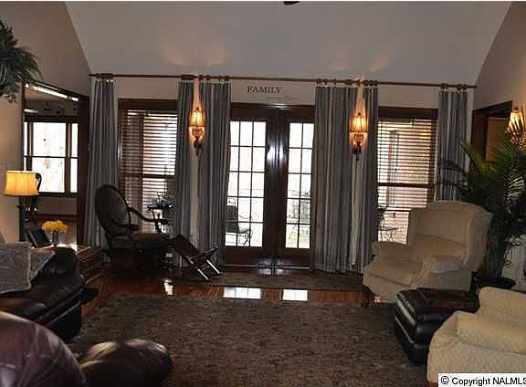 5th image of 109 Bridlewood Dr