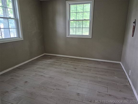 5th image of 423 S 71st East Ave