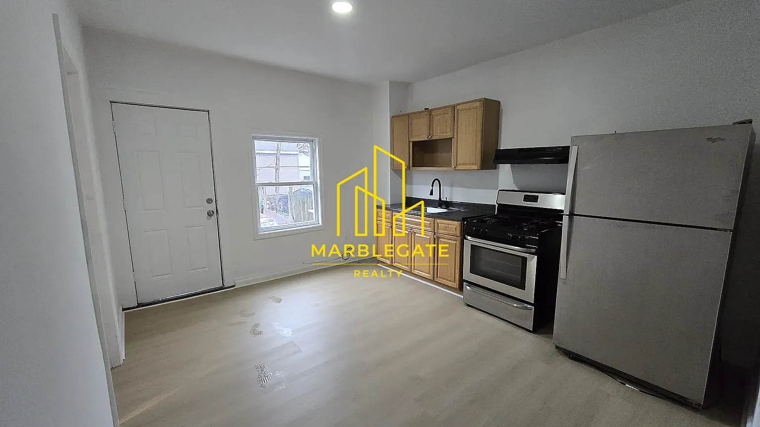 3 bed, 1050 sqft, $1,850 — Photo 2