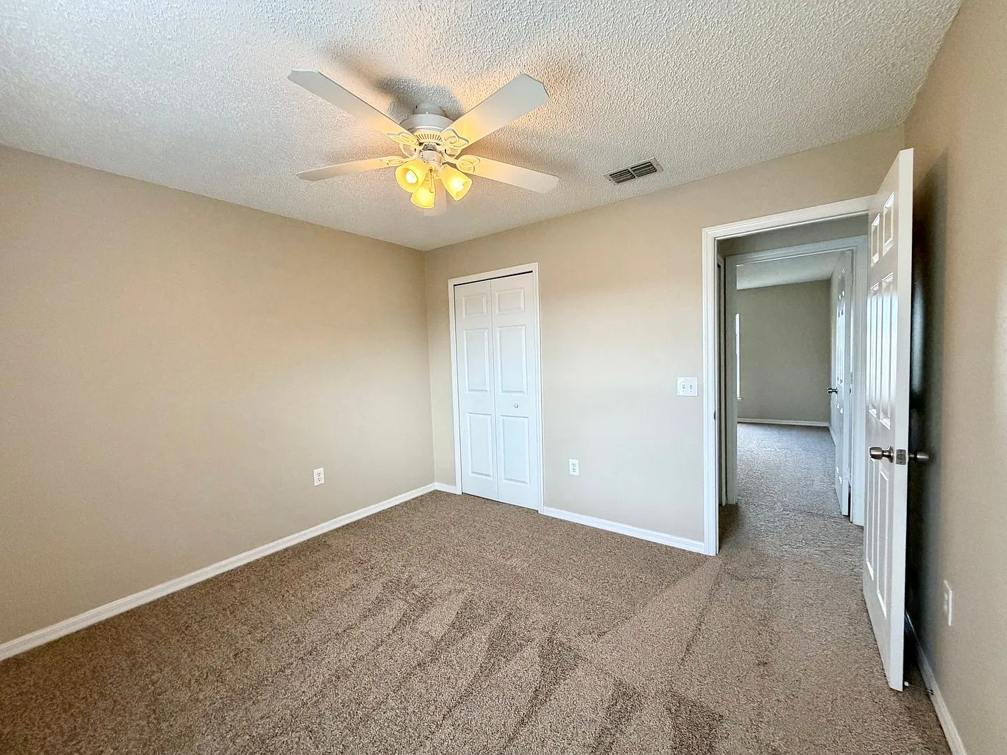 Spacious Home with Updates in Jacksonvilles Arlington Area! — Photo 4