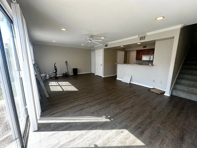 2527 Pascal Ct — Photo 4