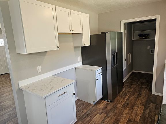 2nd image of 945 E Browne Ln