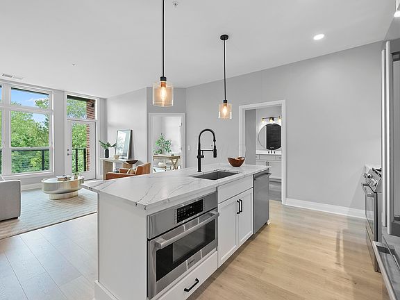 4th image of 6633 Dale Dr #424
