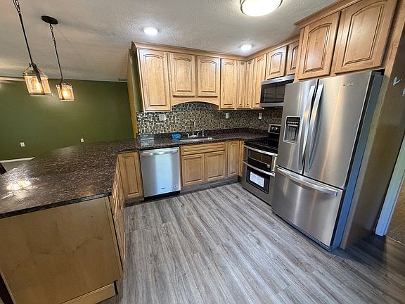 4th image of 675 Three Springs Rd
