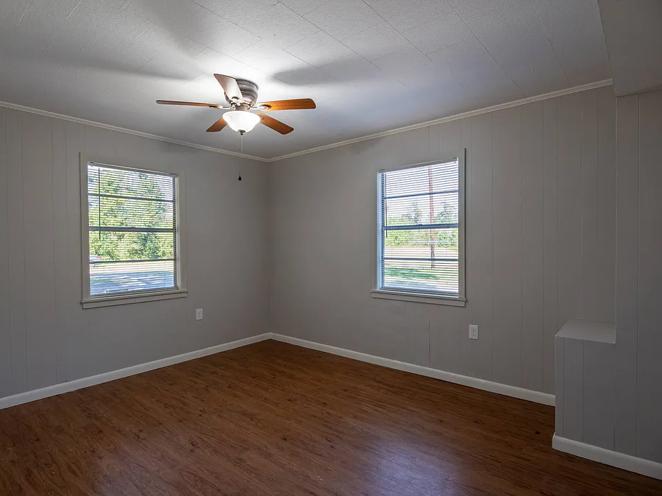 2421_WALKER_ROAD-bedroom2-scaled_10132025
