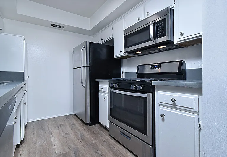4235 Whitsett Ave #201 — Photo 31