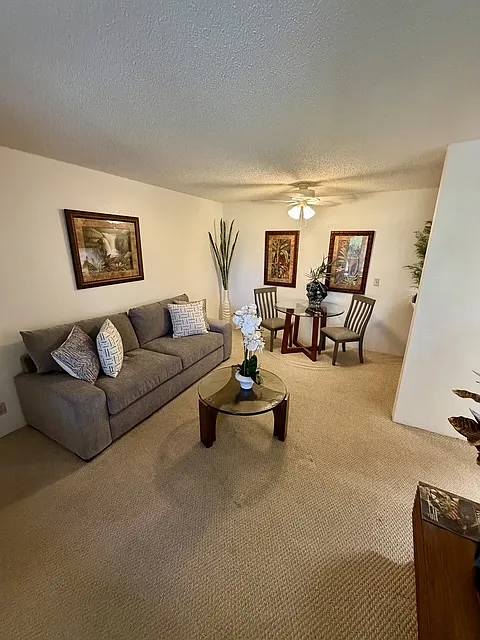2 bed, 694 sqft, $1,975 — Photo 2