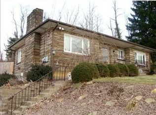 7 Center Dr, Monessen, PA 15062