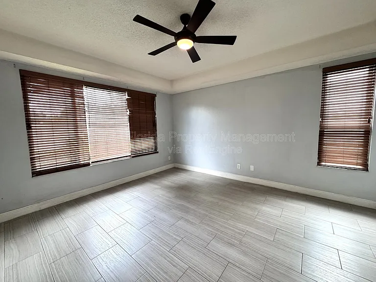 5004 Marbella Isle Dr — Photo 16