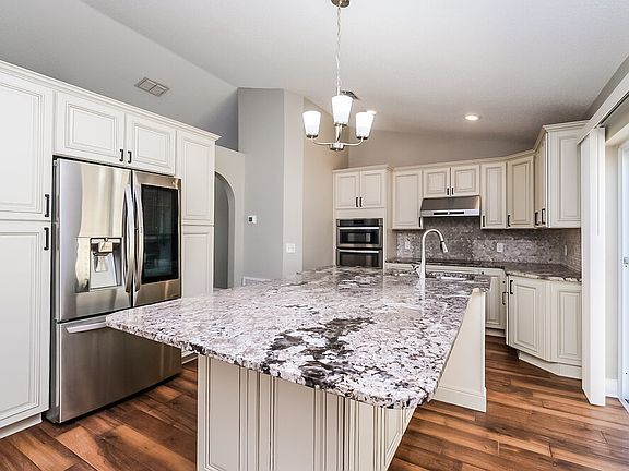 5th image of 1048 Brenton Leaf Dr