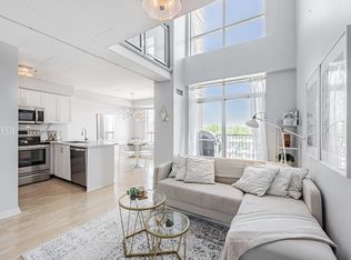 800 King St W #PENTHOUSE 803, Toronto, ON M5V3M7