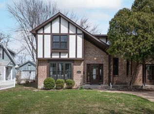 126 W Austin Ave, Libertyville, IL 60048