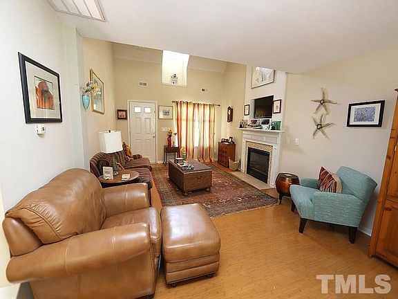 3rd image of 18 Epping Ct