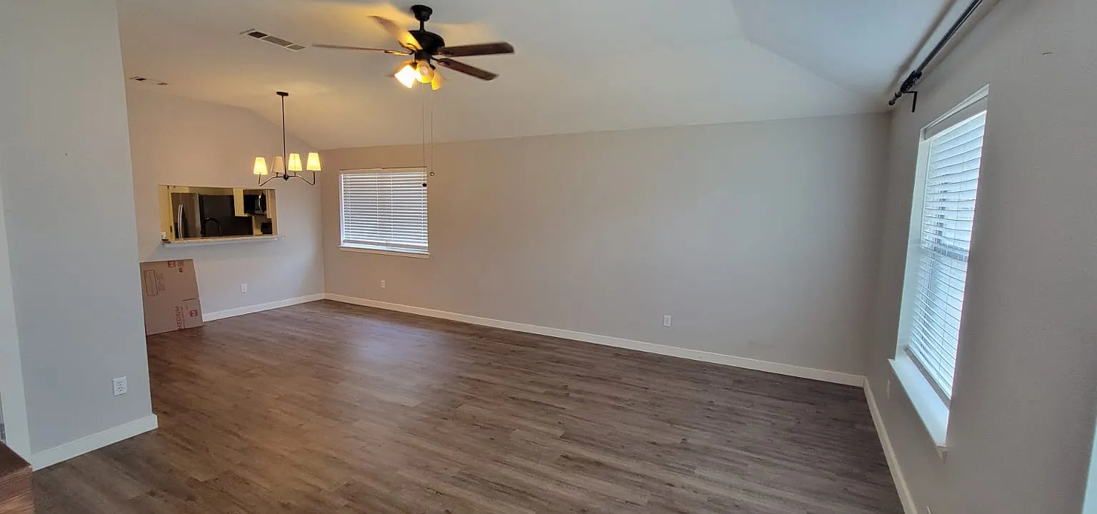 3 bed, 1216 sqft, $1,995 — Photo 2