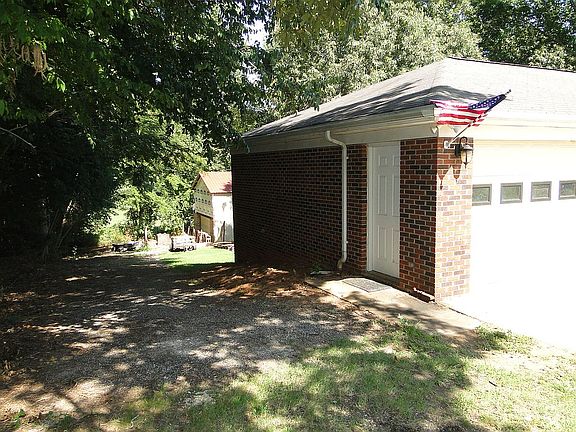 5th image of 167 Wintergreen Cir