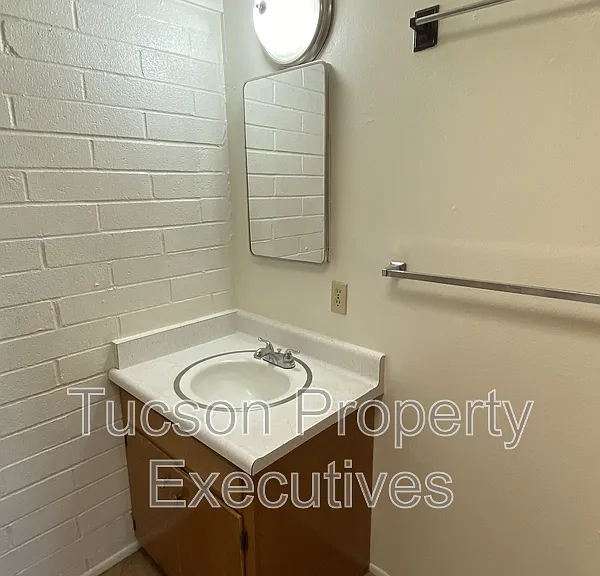 4239 E Lee St — Photo 16