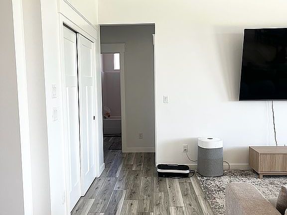 5th image of 625 W Field Ave