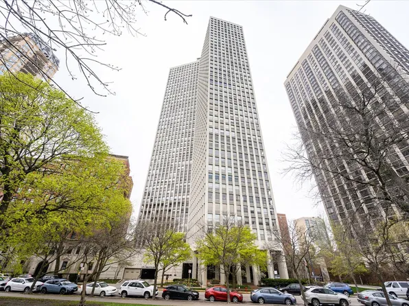 2626 N Lakeview Ave APT 509, Chicago, IL 60614