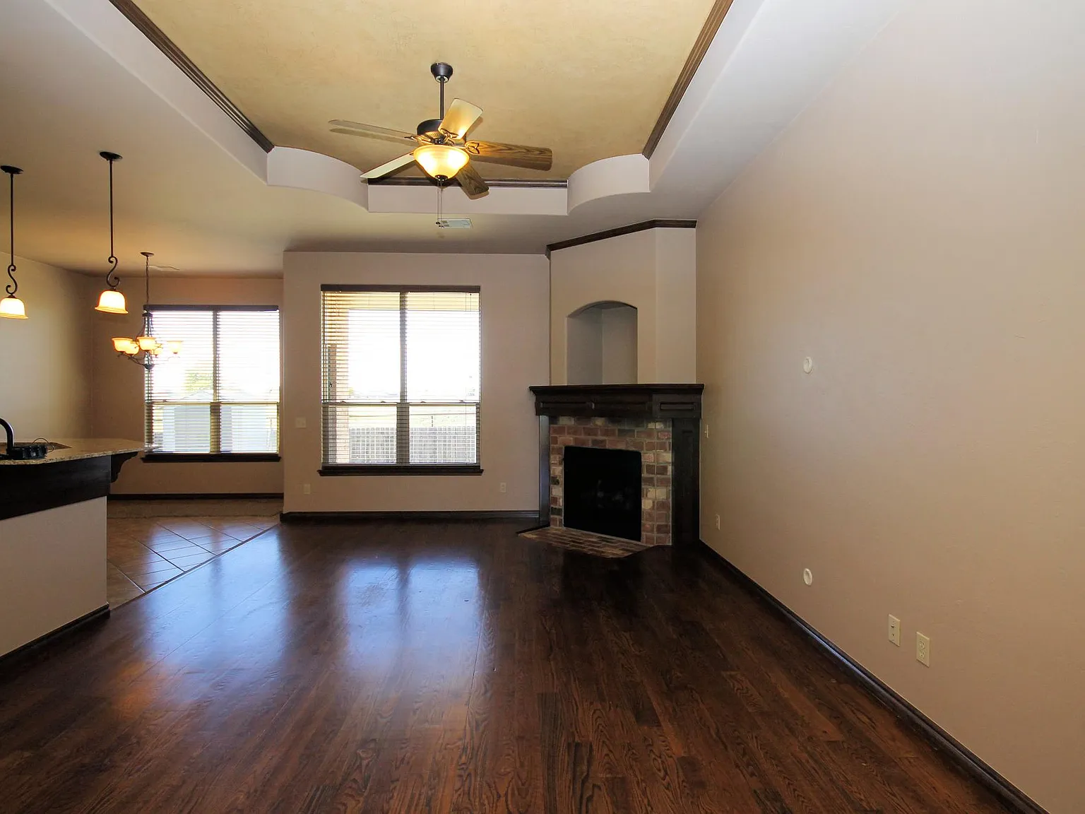 3 bed, 1713 sqft, $1,900 — Photo 2