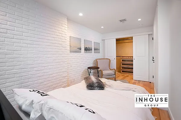 Sold by The In House Group | media 8