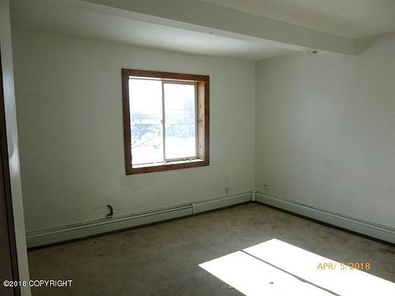 4th image of 1471 Noble St