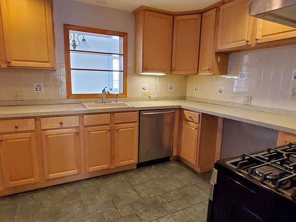 5th image of 11 Abigail Ave