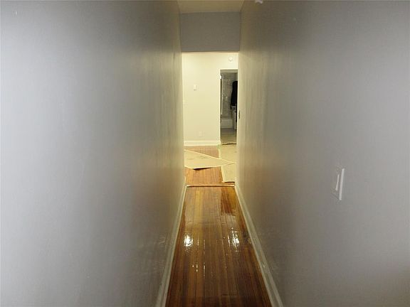 5th image of 949 E 213th St Floor 1