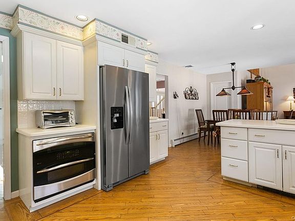 5th image of 52 Anton Dr