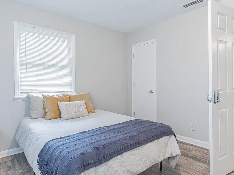 385 Dartmouth Dr SW — Photo 2