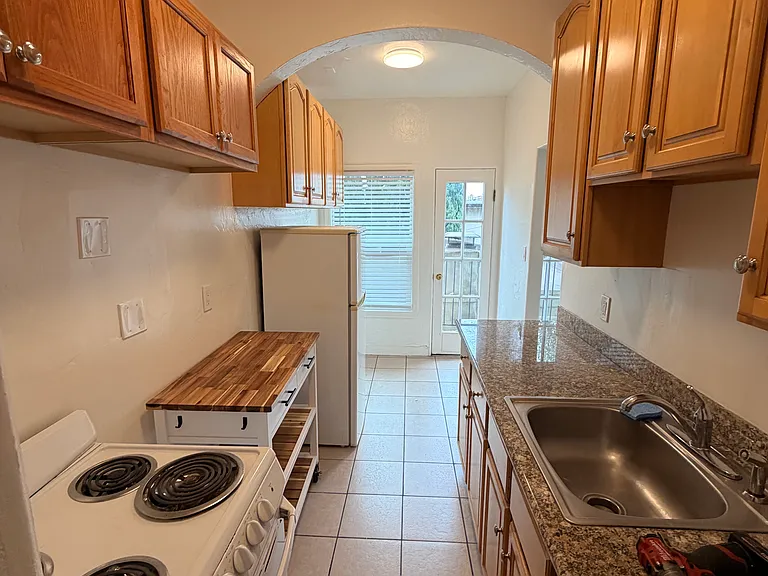 669 Hillsborough St #22 — Photo 6