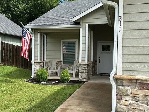 3rd image of 211 Hilre Dr