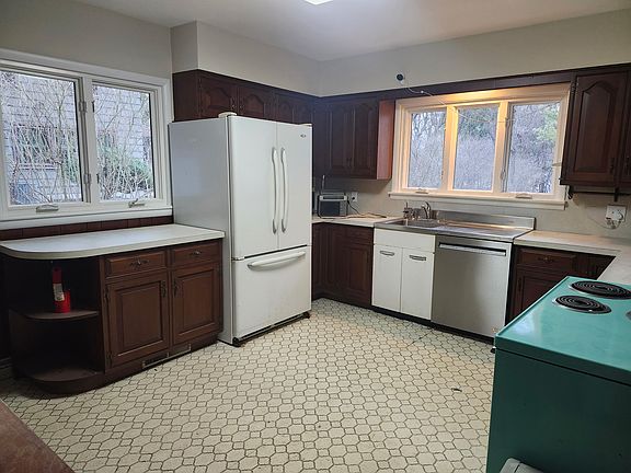 3rd image of 41 Ely Dr