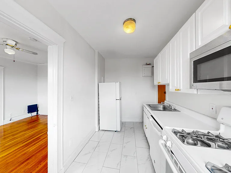 15 Governors Ave #24 — Photo 4