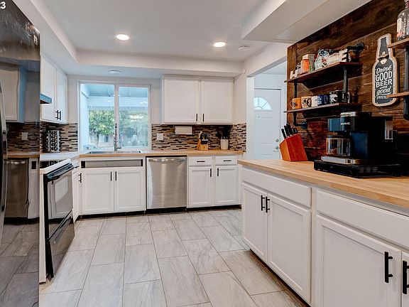5th image of 205 NW Loan Pl