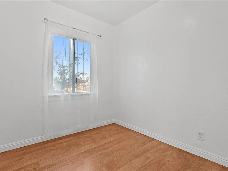 6403 1/2 S Vermont Ave #2 — Photo 8
