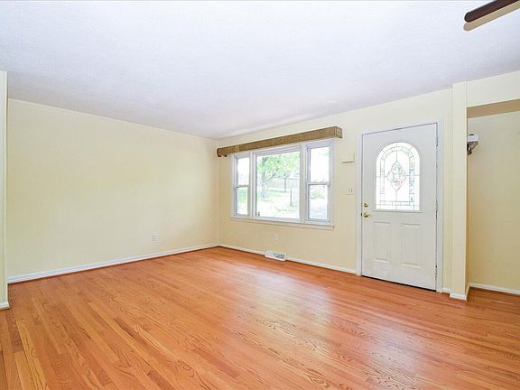 3rd image of 4912 Northwood Dr NW