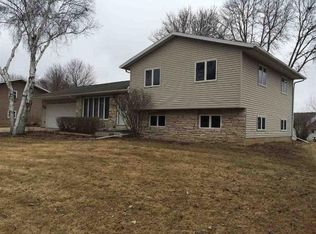 134 Hilltop Dr, Fall River, WI 53932
